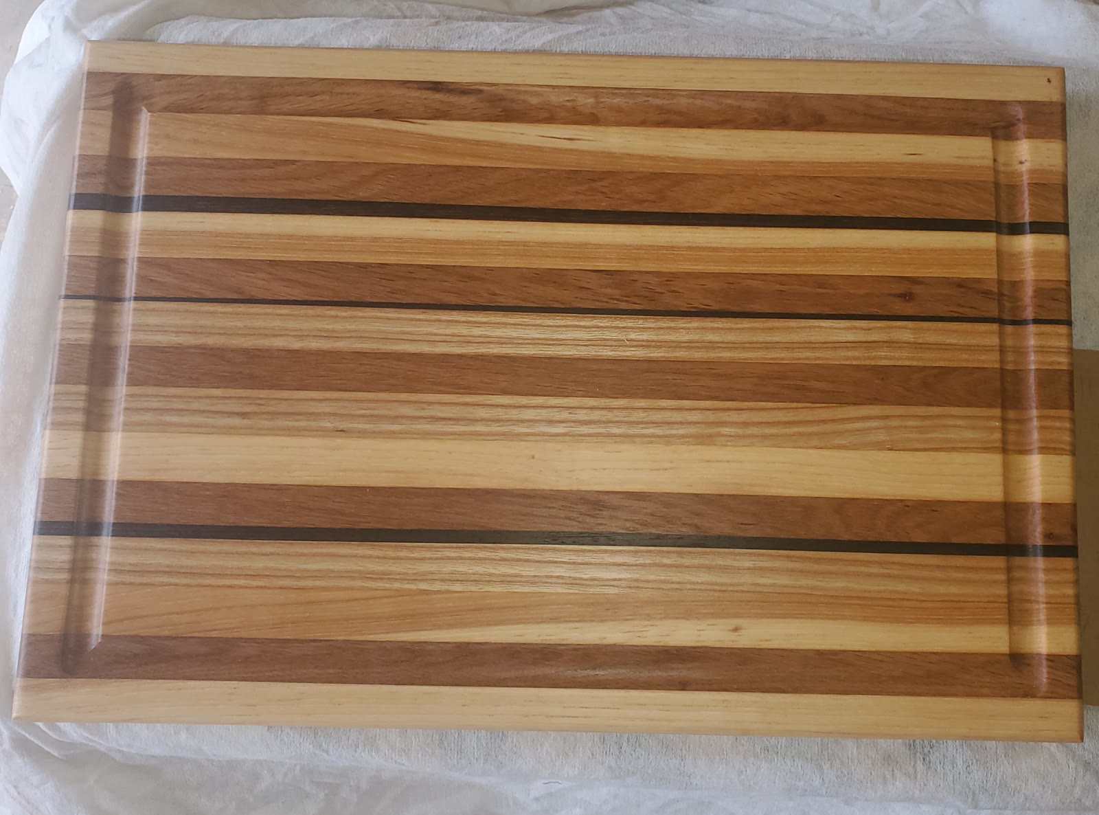 Juice groove cutting board by Board Grunt